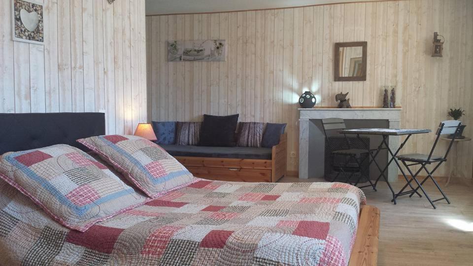 La Pierre Trouee Chambre D'Hotes Châteauneuf-de-Randon Екстериор снимка